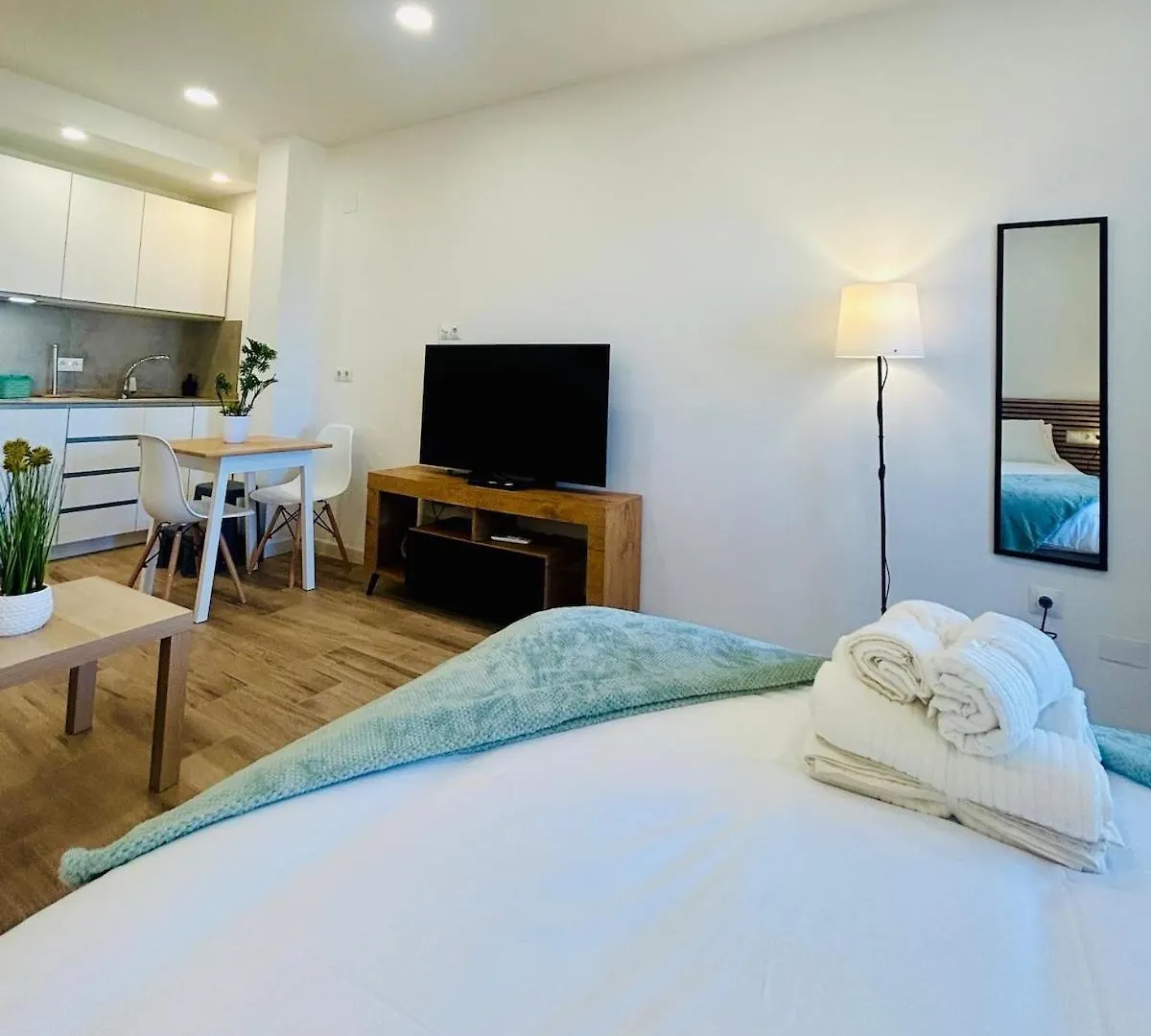 Chic Central Studio Premiere Torremolinos 0*,  Spain
